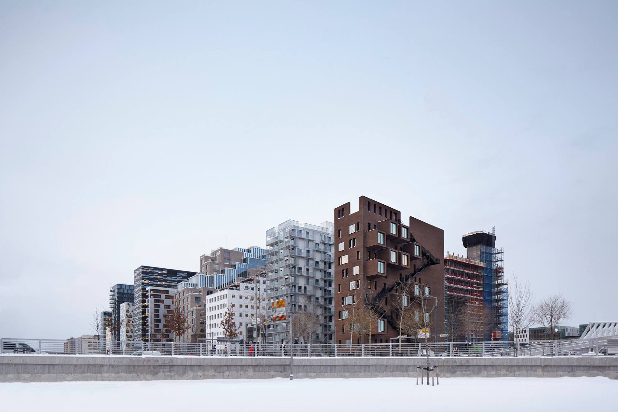 Saga Bevæger sig Acquiesce Dronning Eufemias Gate 42. The pop-out building on the fjord of Oslo -  SHARE Architects