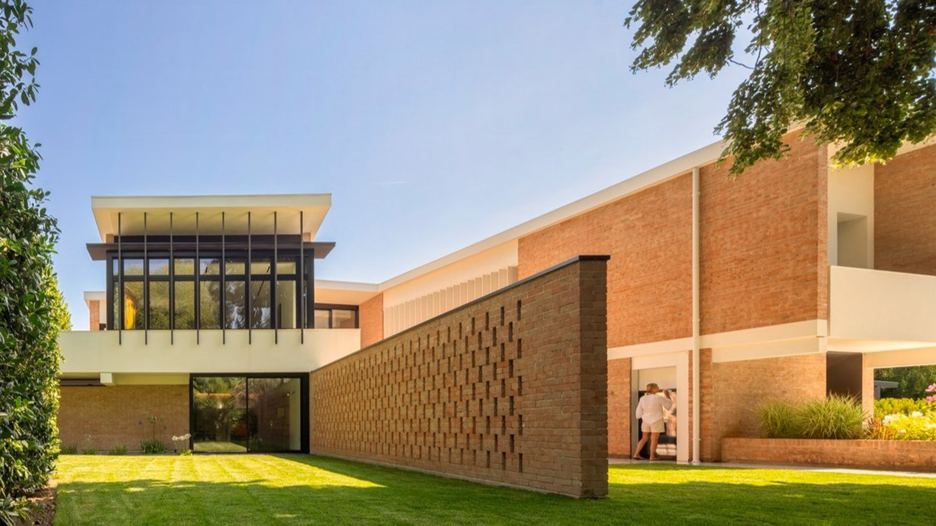 Villa Marchi renovation by 3ndy Studio, Carlo Scarpa school Venetian architecture